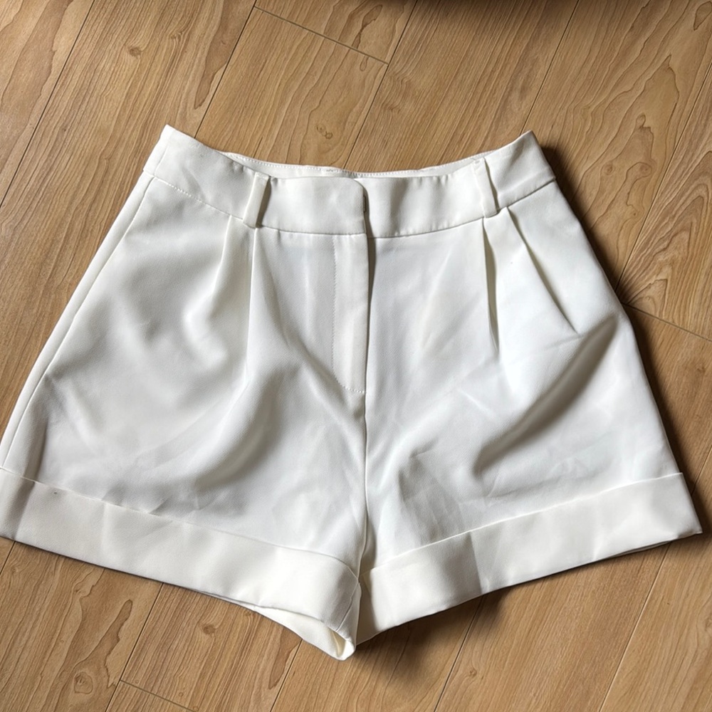 The Bar White Women's Shorts